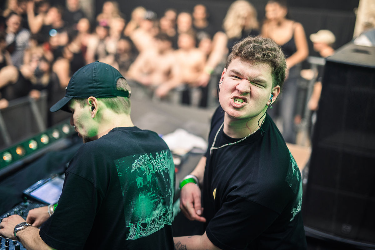 Loading... just a sec